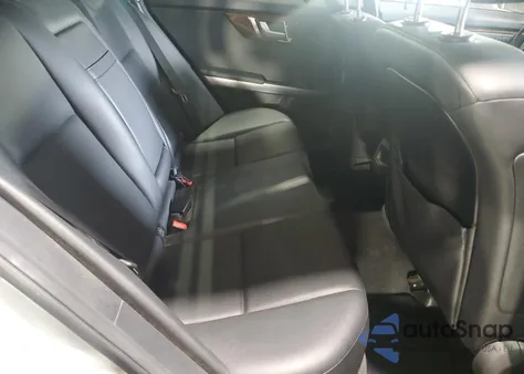 2015 Mercedes-Benz Glk 350 4Matic z USA, uszkodzony, nr VIN WDCGG8JB7FG342905